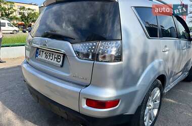 Внедорожник / Кроссовер Mitsubishi Outlander 2011 в 