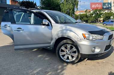 Внедорожник / Кроссовер Mitsubishi Outlander 2011 в 
