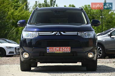 Внедорожник / Кроссовер Mitsubishi Outlander 2013 в 