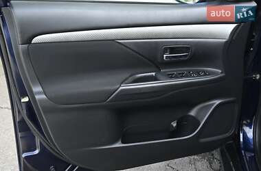 Внедорожник / Кроссовер Mitsubishi Outlander 2013 в 