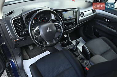 Внедорожник / Кроссовер Mitsubishi Outlander 2013 в 