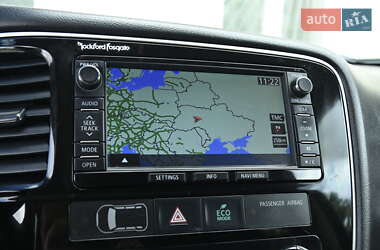 Внедорожник / Кроссовер Mitsubishi Outlander 2013 в 