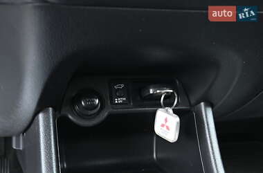 Внедорожник / Кроссовер Mitsubishi Outlander 2013 в 