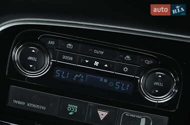 Внедорожник / Кроссовер Mitsubishi Outlander 2013 в 