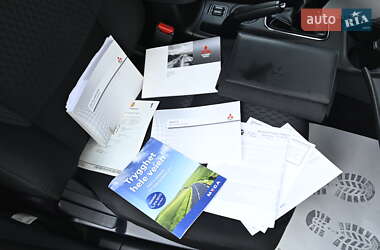 Внедорожник / Кроссовер Mitsubishi Outlander 2013 в 