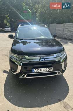 Внедорожник / Кроссовер Mitsubishi Outlander 2019 в 