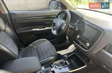 Внедорожник / Кроссовер Mitsubishi Outlander 2019 в 