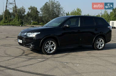 Позашляховик / Кросовер Mitsubishi Outlander 2014 в 