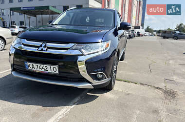 Внедорожник / Кроссовер Mitsubishi Outlander 2016 в 
