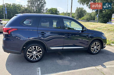 Внедорожник / Кроссовер Mitsubishi Outlander 2016 в 