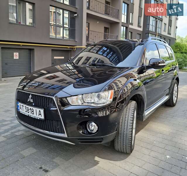 Внедорожник / Кроссовер Mitsubishi Outlander 2011 в 