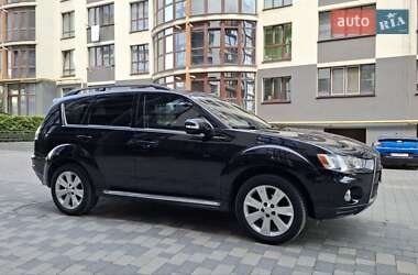 Внедорожник / Кроссовер Mitsubishi Outlander 2011 в 