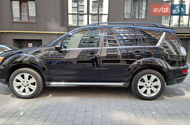 Внедорожник / Кроссовер Mitsubishi Outlander 2011 в 