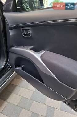 Внедорожник / Кроссовер Mitsubishi Outlander 2011 в 