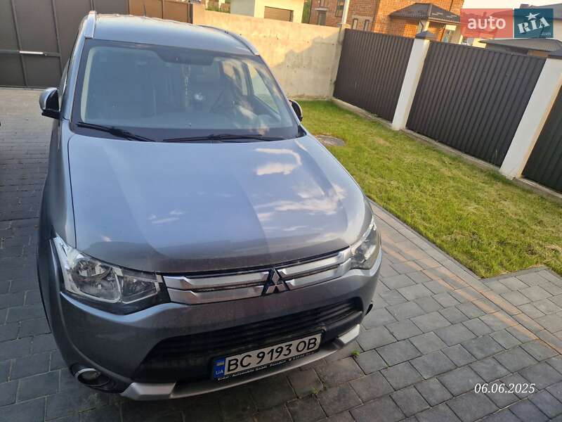 Позашляховик / Кросовер Mitsubishi Outlander 2014 в Львові