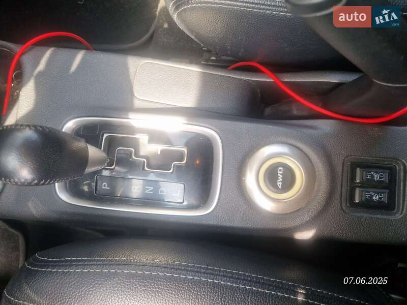 Позашляховик / Кросовер Mitsubishi Outlander 2014 в Львові