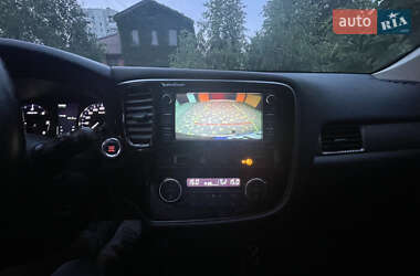 Внедорожник / Кроссовер Mitsubishi Outlander 2014 в 