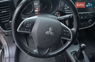 Внедорожник / Кроссовер Mitsubishi Outlander 2014 в 