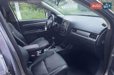 Внедорожник / Кроссовер Mitsubishi Outlander 2014 в 