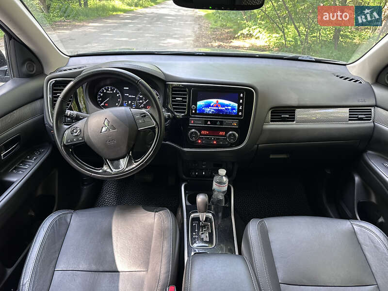 Позашляховик / Кросовер Mitsubishi Outlander 2019 в Києві