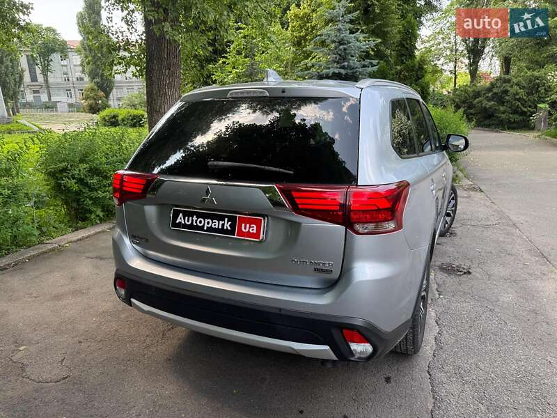 Внедорожник / Кроссовер Mitsubishi Outlander 2016 в Киеве