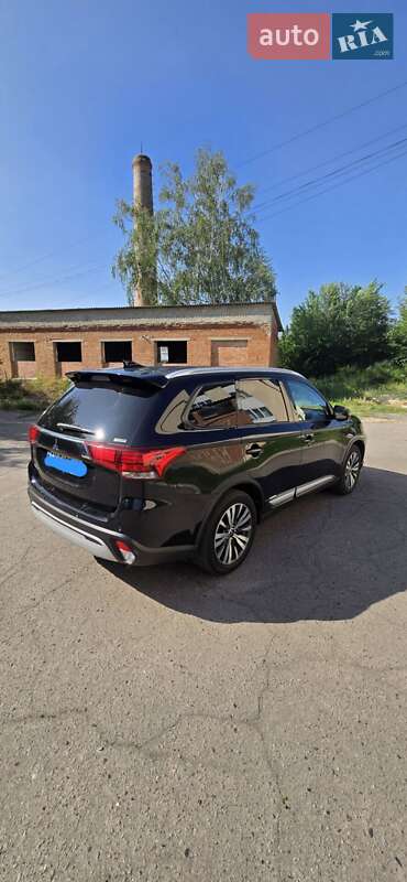 Позашляховик / Кросовер Mitsubishi Outlander 2020 в Полтаві