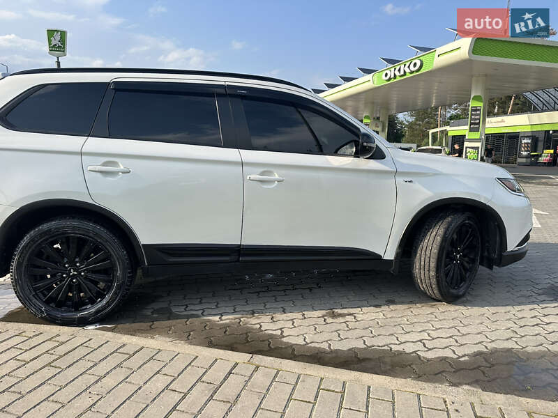 Внедорожник / Кроссовер Mitsubishi Outlander 2020 в Белой Церкви