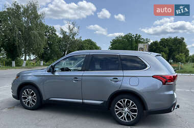 Внедорожник / Кроссовер Mitsubishi Outlander 2015 в 