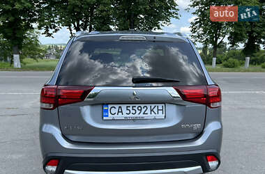 Внедорожник / Кроссовер Mitsubishi Outlander 2015 в 