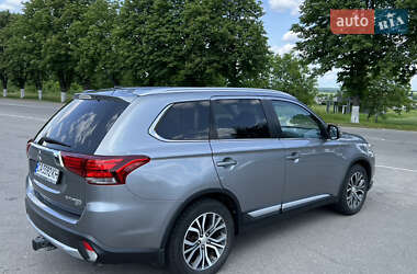 Внедорожник / Кроссовер Mitsubishi Outlander 2015 в 