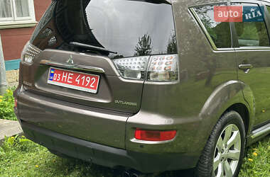 Внедорожник / Кроссовер Mitsubishi Outlander 2011 в 
