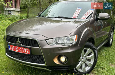 Внедорожник / Кроссовер Mitsubishi Outlander 2011 в 