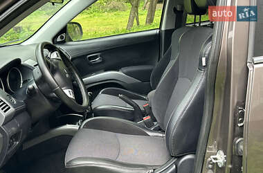 Внедорожник / Кроссовер Mitsubishi Outlander 2011 в 