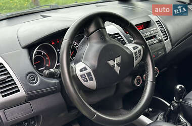 Внедорожник / Кроссовер Mitsubishi Outlander 2011 в 