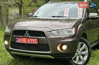 Внедорожник / Кроссовер Mitsubishi Outlander 2011 в 
