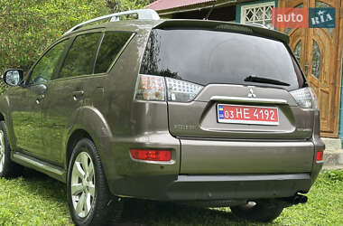 Внедорожник / Кроссовер Mitsubishi Outlander 2011 в 