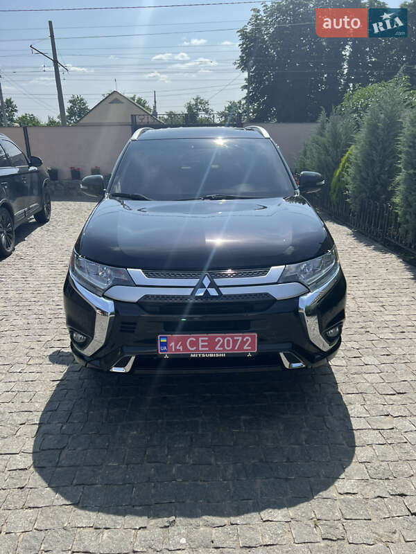 Внедорожник / Кроссовер Mitsubishi Outlander 2019 в 