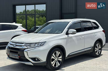 Позашляховик / Кросовер Mitsubishi Outlander 2016 в Дубні