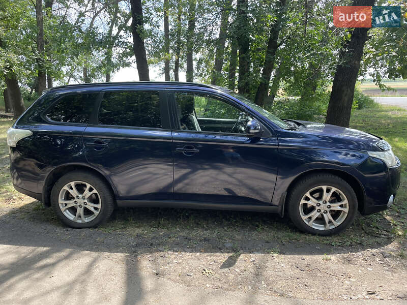 Внедорожник / Кроссовер Mitsubishi Outlander 2013 в Харькове