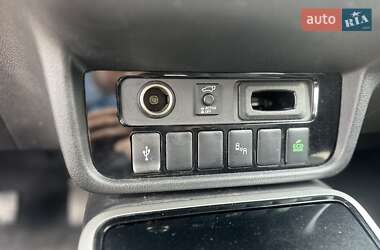 Внедорожник / Кроссовер Mitsubishi Outlander 2020 в 