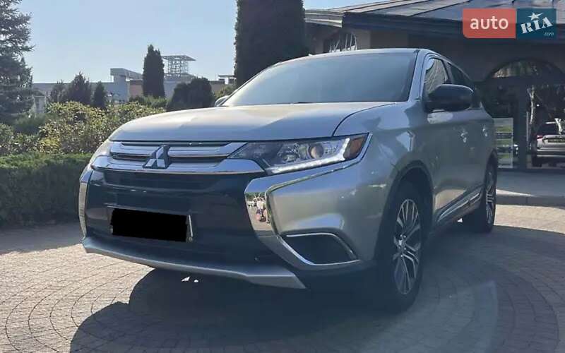 Внедорожник / Кроссовер Mitsubishi Outlander 2017 в Львове