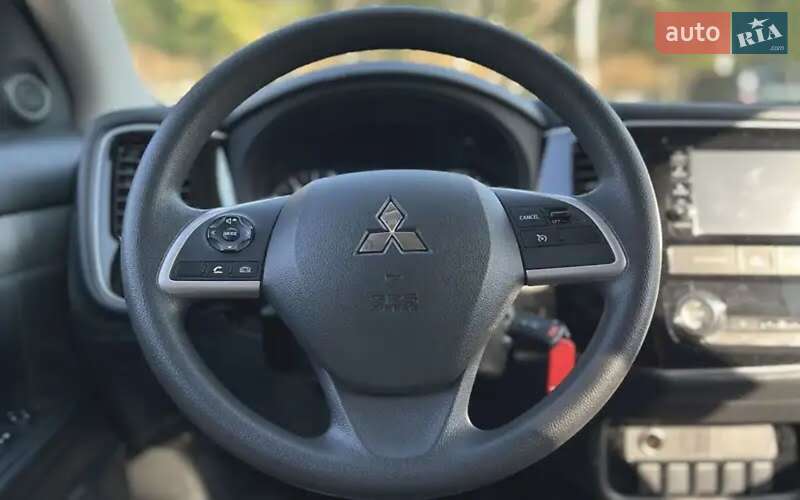 Внедорожник / Кроссовер Mitsubishi Outlander 2017 в Львове