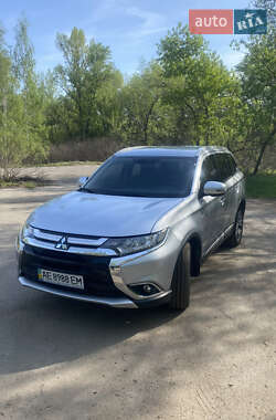 Внедорожник / Кроссовер Mitsubishi Outlander 2016 в Днепре
