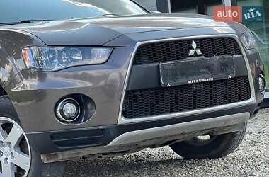 Внедорожник / Кроссовер Mitsubishi Outlander 2011 в 