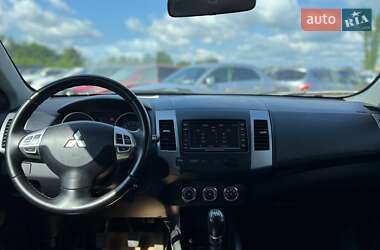 Внедорожник / Кроссовер Mitsubishi Outlander 2011 в 