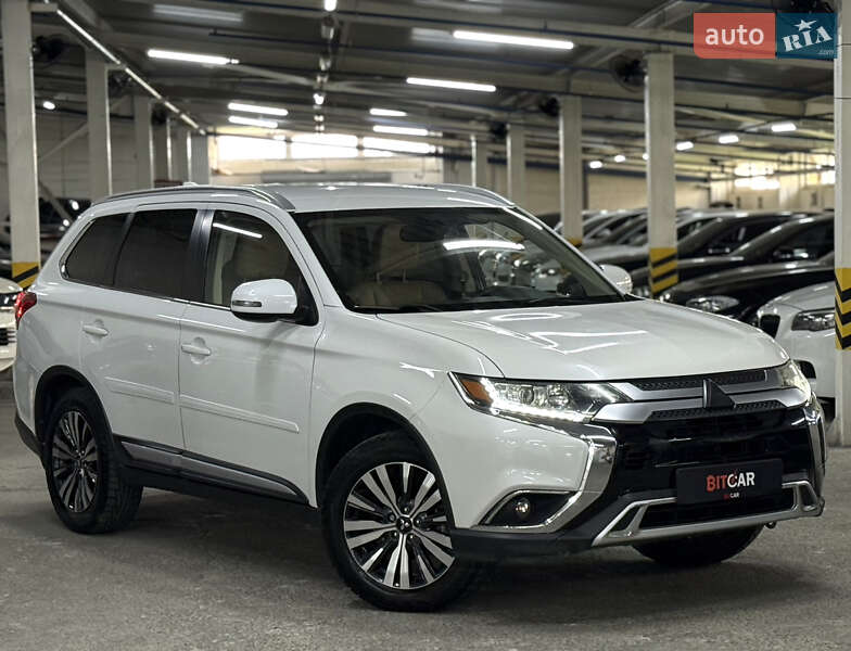 Внедорожник / Кроссовер Mitsubishi Outlander 2019 в Одессе