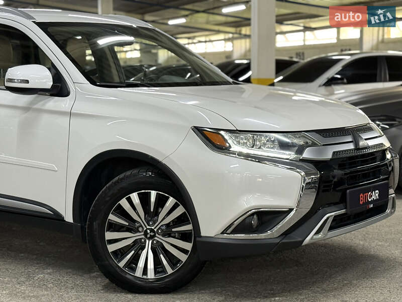Внедорожник / Кроссовер Mitsubishi Outlander 2019 в Одессе