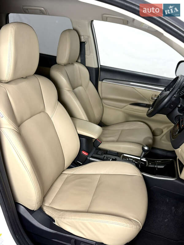 Внедорожник / Кроссовер Mitsubishi Outlander 2019 в Одессе