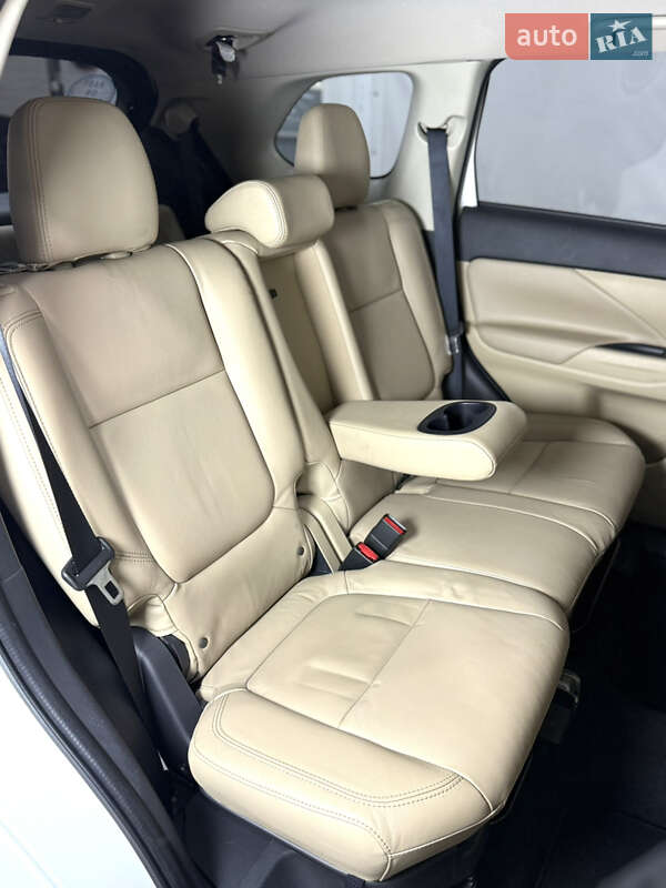 Внедорожник / Кроссовер Mitsubishi Outlander 2019 в Одессе