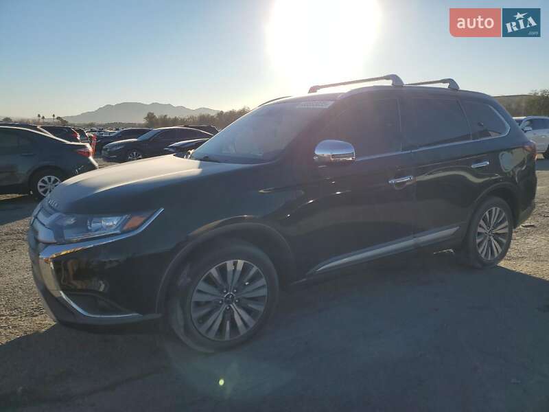 Внедорожник / Кроссовер Mitsubishi Outlander 2020 в 